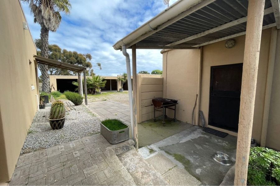 5 Bedroom Property for Sale in Stompneus Bay Western Cape